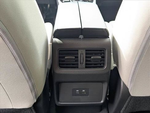 Used 2023 Nissan Rogue SV AWD/4WD image 17