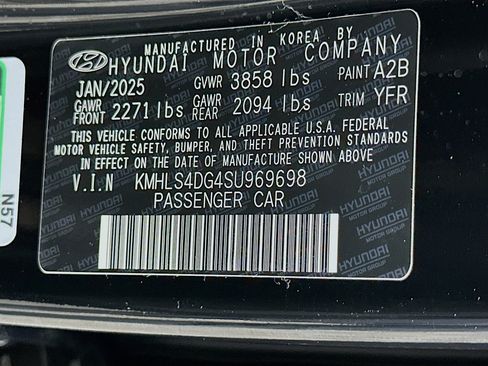 Used 2025 Hyundai Elantra SEL FWD image 12