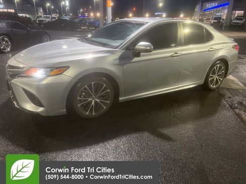 Used 2019 Toyota Camry L image 3