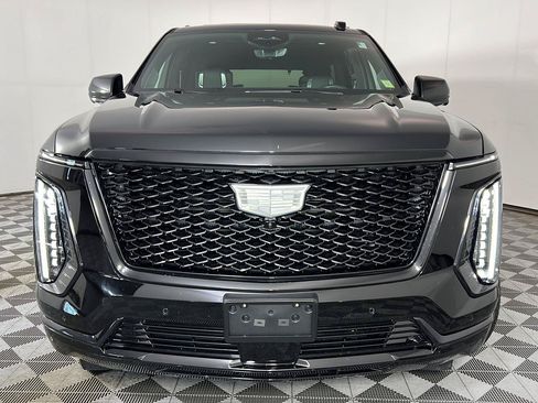Used 2025 Cadillac Escalade Sport Platinum w/ LPO, ONYX Package AWD/4WD image 2