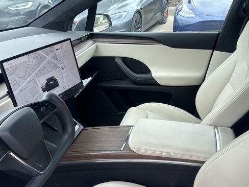 Used 2023 Tesla Model X AWD/4WD image 2