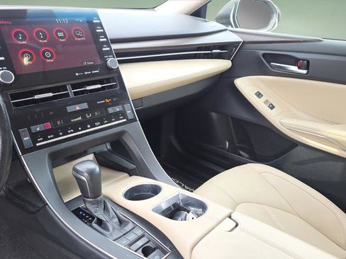 Used 2019 Toyota Avalon XLE w/ Moonroof Package image 22