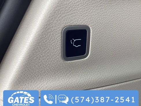 Used 2023 Chrysler Pacifica Touring-L FWD image 14