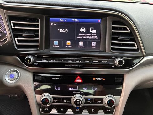 Used 2020 Hyundai Elantra Limited FWD image 31