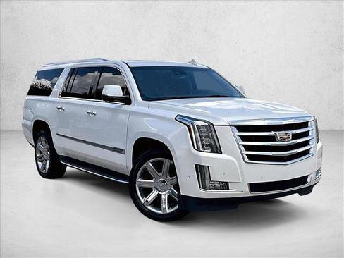 Used 2017 Cadillac Escalade ESV Luxury RWD image 11