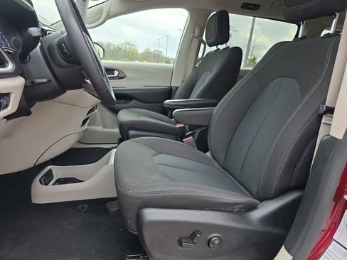 Used 2023 Chrysler Voyager LX FWD image 12