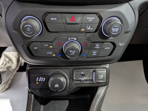 Used 2023 Jeep Renegade Altitude w/ Sun/Sound Group image 18