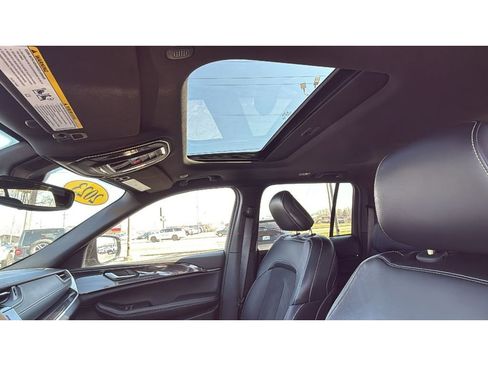Used 2023 Jeep Grand Cherokee Altitude AWD/4WD image 24