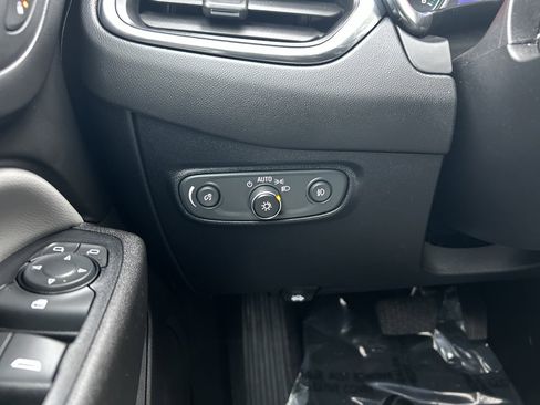 Used 2019 Chevrolet Equinox Premier image 26