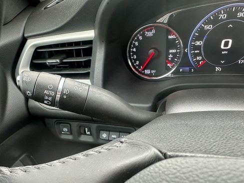 Used 2022 GMC Acadia SLT w/ Technology Package image 37