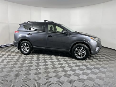 Used 2018 Toyota RAV4 XLE AWD/4WD image 6