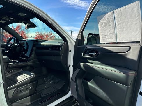 Used 2025 GMC Yukon XL AT4 Ultimate image 11