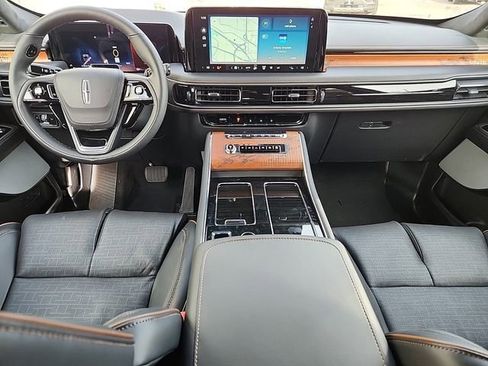 New 2025 Lincoln Aviator Black Label w/ Jet Appearance Package image 10