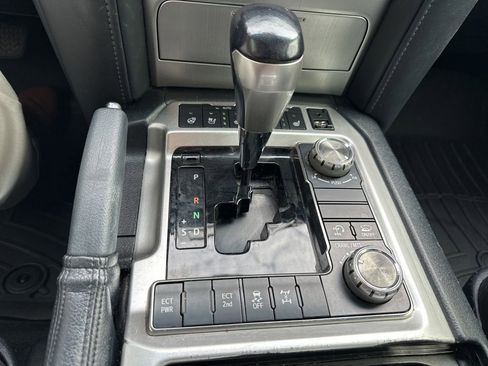 Used 2018 Toyota Land Cruiser AWD/4WD image 10
