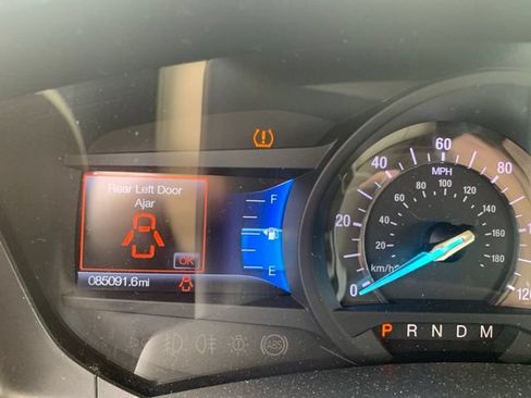 Used 2015 Ford Expedition Limited w/ Equipment Group 301A RWD image 12