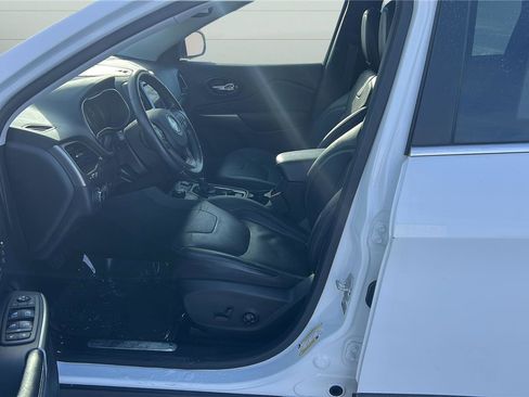 Used 2021 Jeep Cherokee Limited image 10