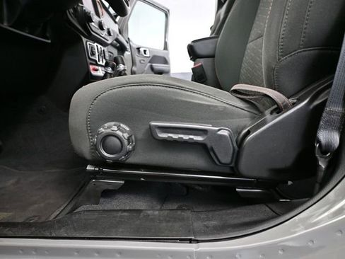 Used 2022 Jeep Gladiator Mojave w/ Auxiliary Switch Group AWD/4WD image 21