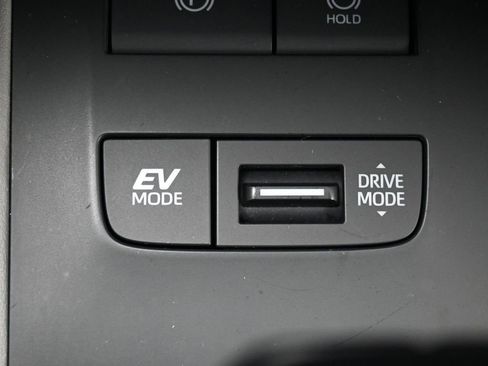 Used 2021 Toyota Venza XLE w/ Softex Package image 27