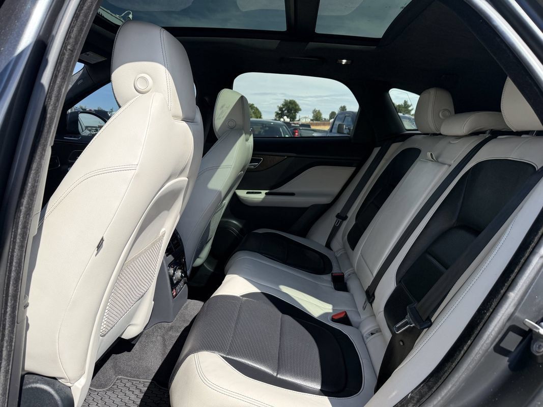 Used 2018 Jaguar F-PACE S AWD/4WD image 19