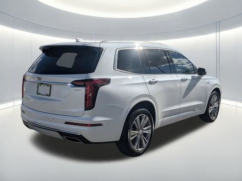 Used 2024 Cadillac XT6 Premium Luxury image 5