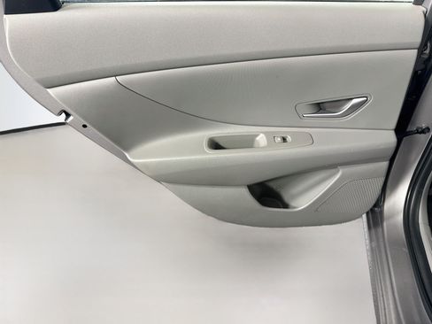 Used 2023 Hyundai Elantra SEL w/ Preferred Accessory Package FWD image 26