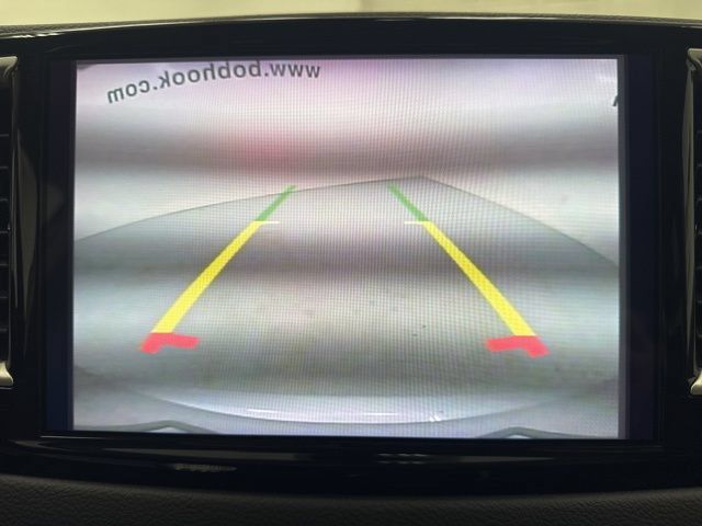 Used 2023 Chrysler Pacifica Touring-L FWD image 16