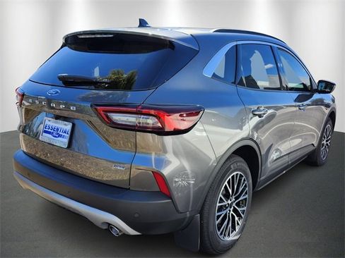 Used 2023 Ford Escape SE image 5