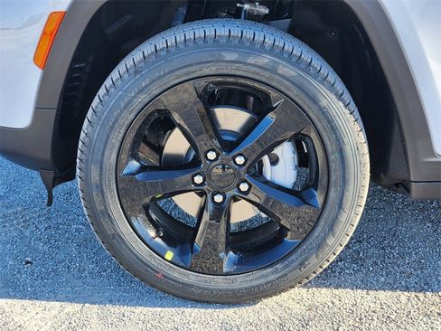 New 2025 Jeep Grand Cherokee Limited w/ Black Appearance Package image 7