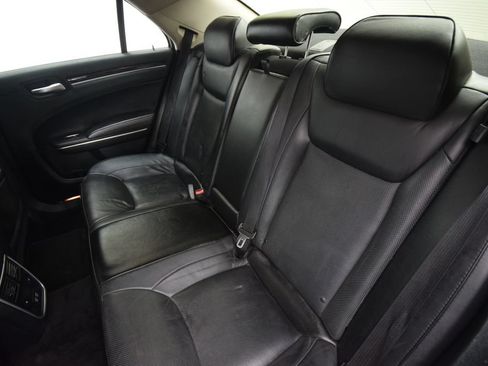 Used 2018 Chrysler 300 Limited AWD/4WD image 16