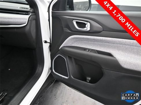 Used 2025 Jeep Compass Sport image 11