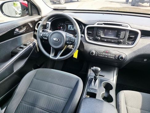 Used 2017 Kia Sorento AWD image 19
