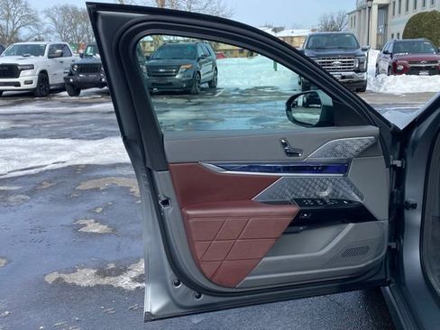 Used 2023 BMW 760i xDrive 760i xDrive image 25