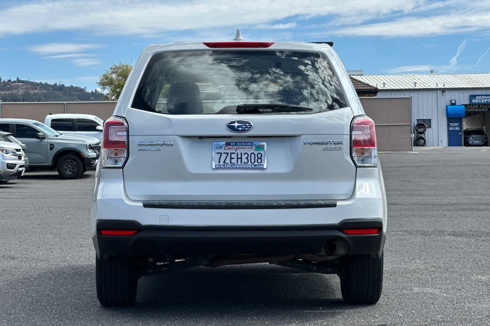 Used 2017 Subaru Forester 2.5i AWD/4WD image 4