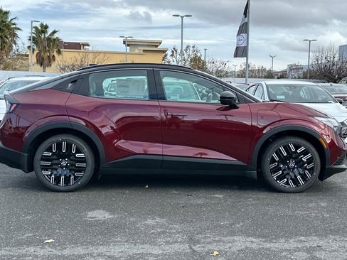 New 2026 Nissan Leaf Platinum+ w/ Cargo Package (Platinum+) image 3