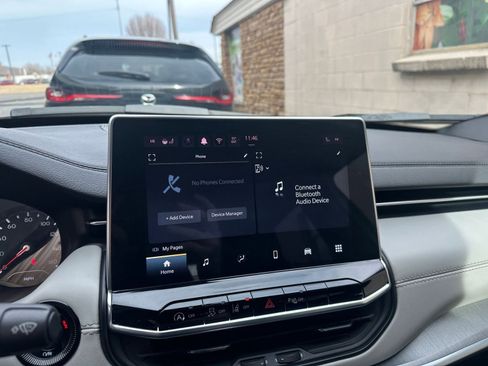 Used 2025 Jeep Compass Limited image 21