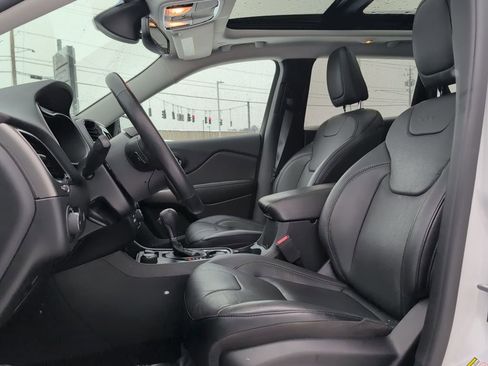 Used 2021 Jeep Cherokee Limited image 23