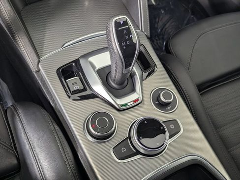 Used 2023 Alfa Romeo Stelvio Veloce AWD/4WD image 25
