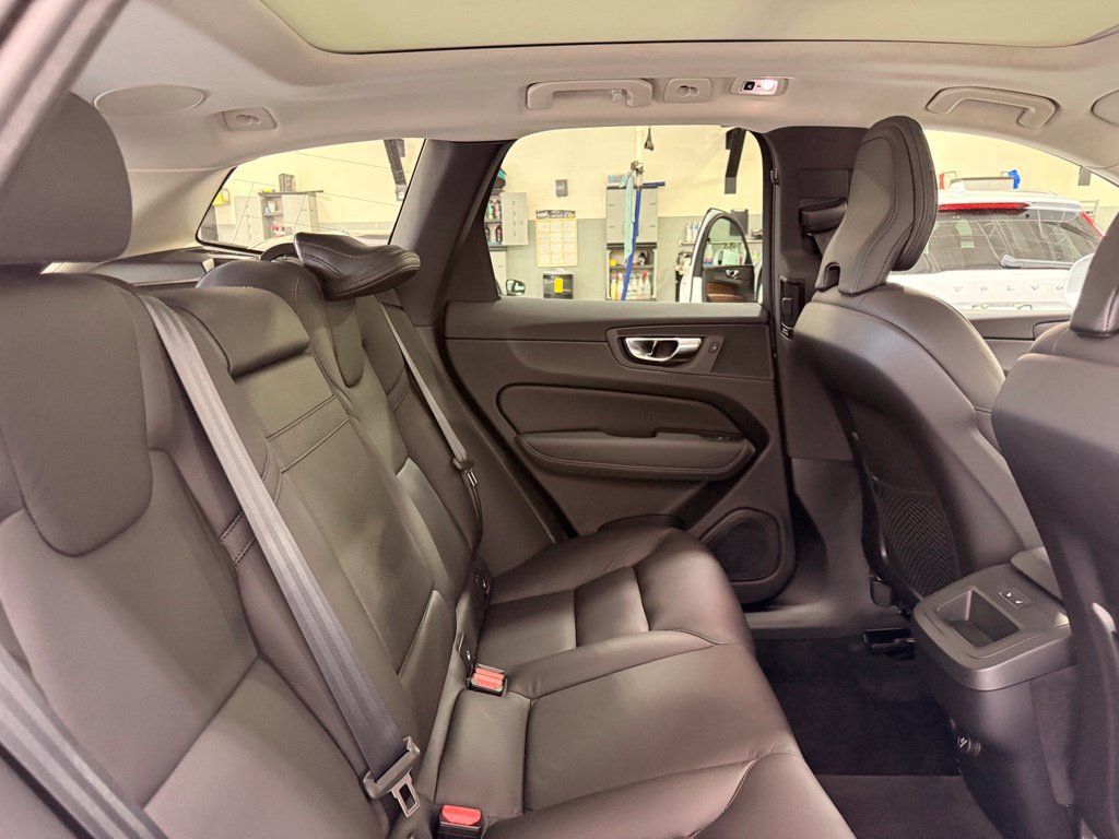 Used 2020 Volvo XC60 T6 Momentum w/ Advanced Package AWD/4WD image 26