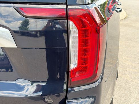Used 2023 GMC Yukon Denali AWD/4WD image 11