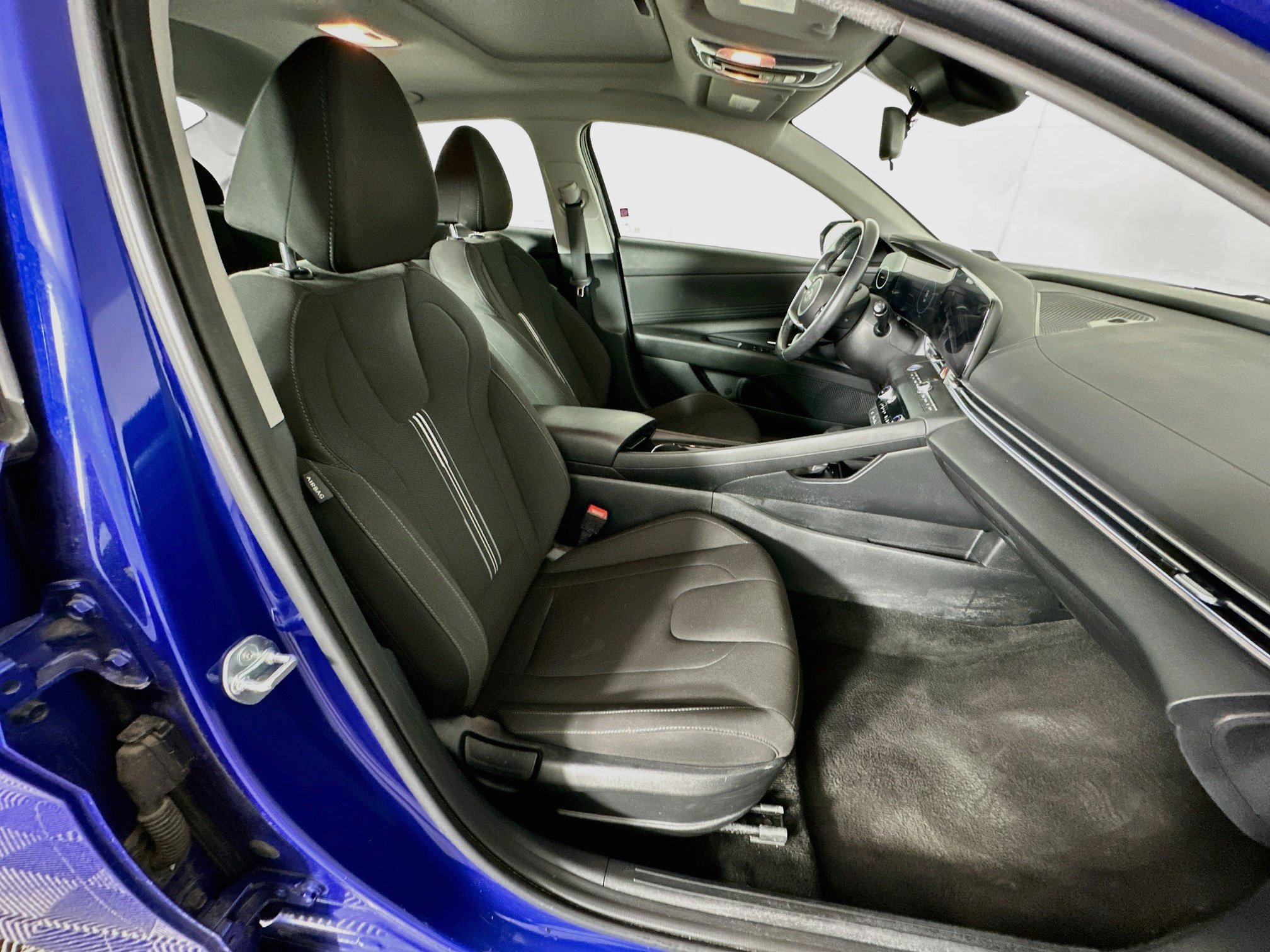 Used 2025 Hyundai Elantra SEL FWD image 31