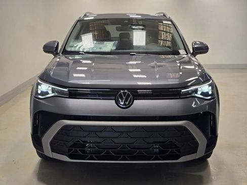 New 2026 Volkswagen Taos SE FWD image 2