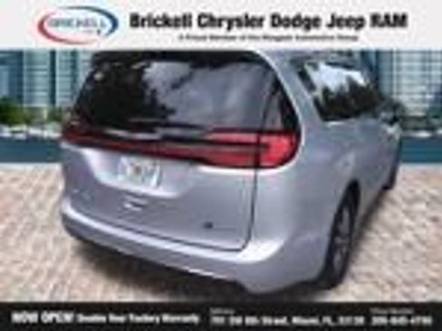 Used 2023 Chrysler Pacifica Touring-L FWD image 37