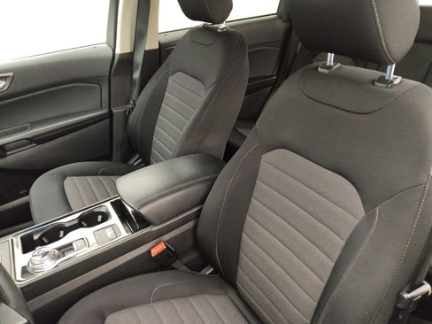 Used 2020 Ford Edge SE FWD image 17
