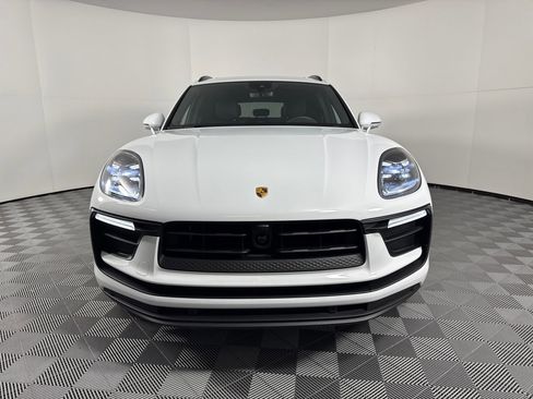 Certified 2025 Porsche Macan image 6