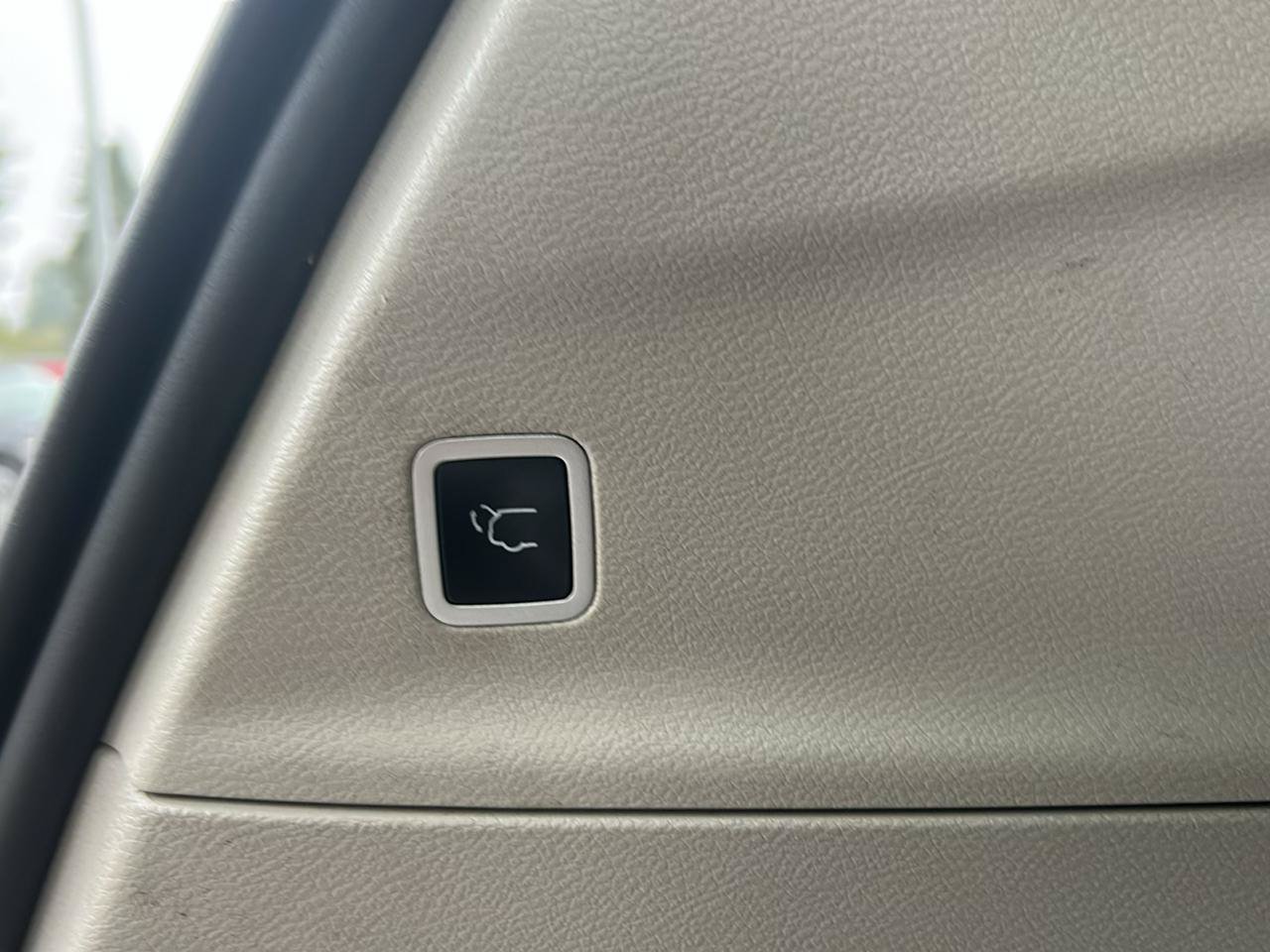 Used 2022 Chrysler Pacifica Touring-L FWD image 25