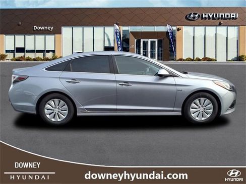 Used 2016 Hyundai Sonata SE image 3