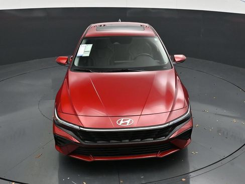 Used 2025 Hyundai Elantra Limited FWD image 19