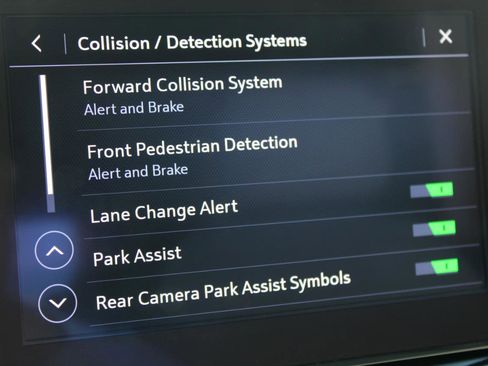 Used 2020 Chevrolet Traverse LT w/ Driver Confidence II Package image 35