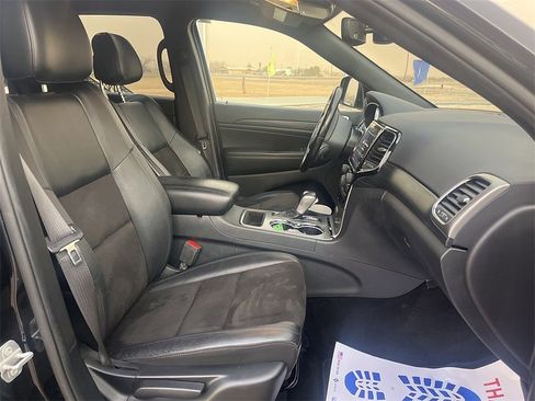 Used 2020 Jeep Grand Cherokee Altitude image 11