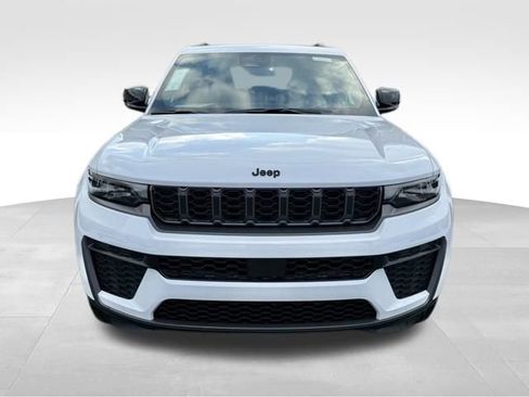 New 2026 Jeep Grand Cherokee Altitude AWD/4WD image 2